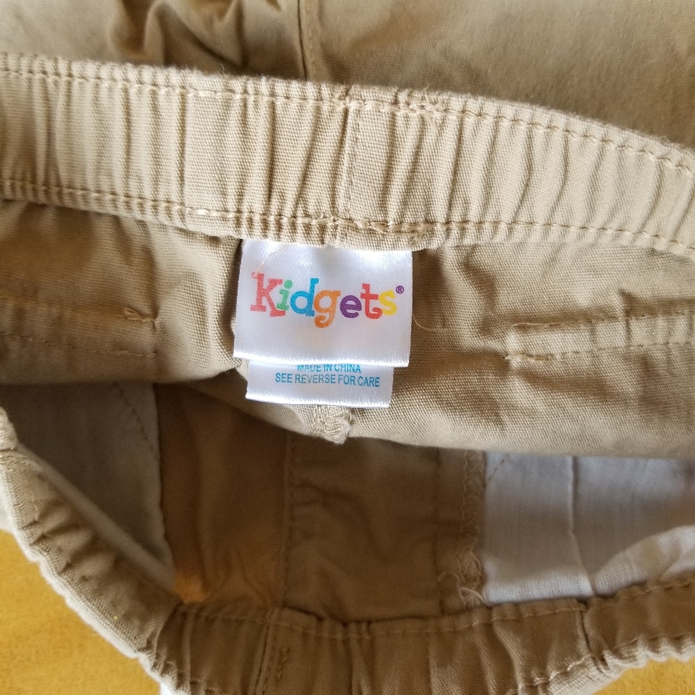 Boys tan shorts 12M - Picture 3 of 4